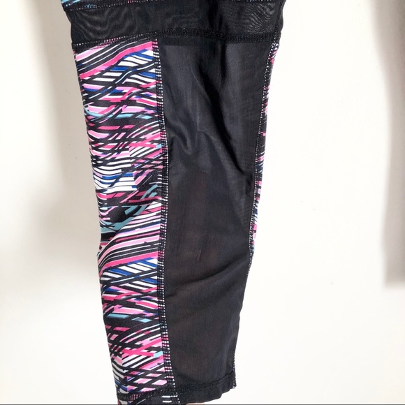 Fabletics Digital Static Print Zoey Capri Small - Picture 4 of 7